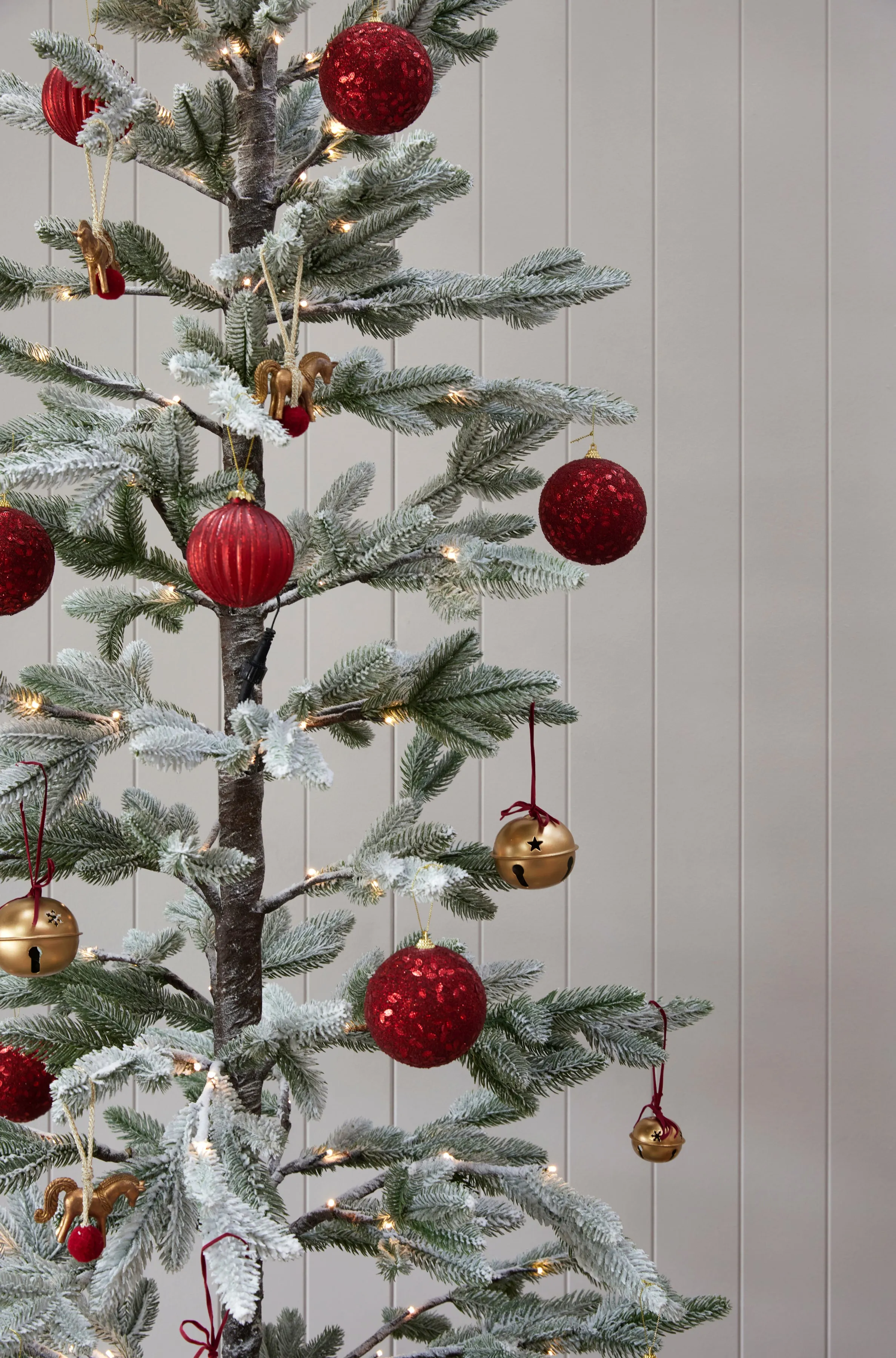 150 Cm Led Snowy Spruce Tree