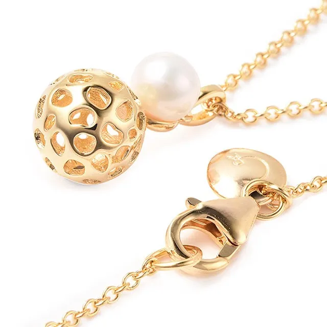 Globe Pearl Pendant