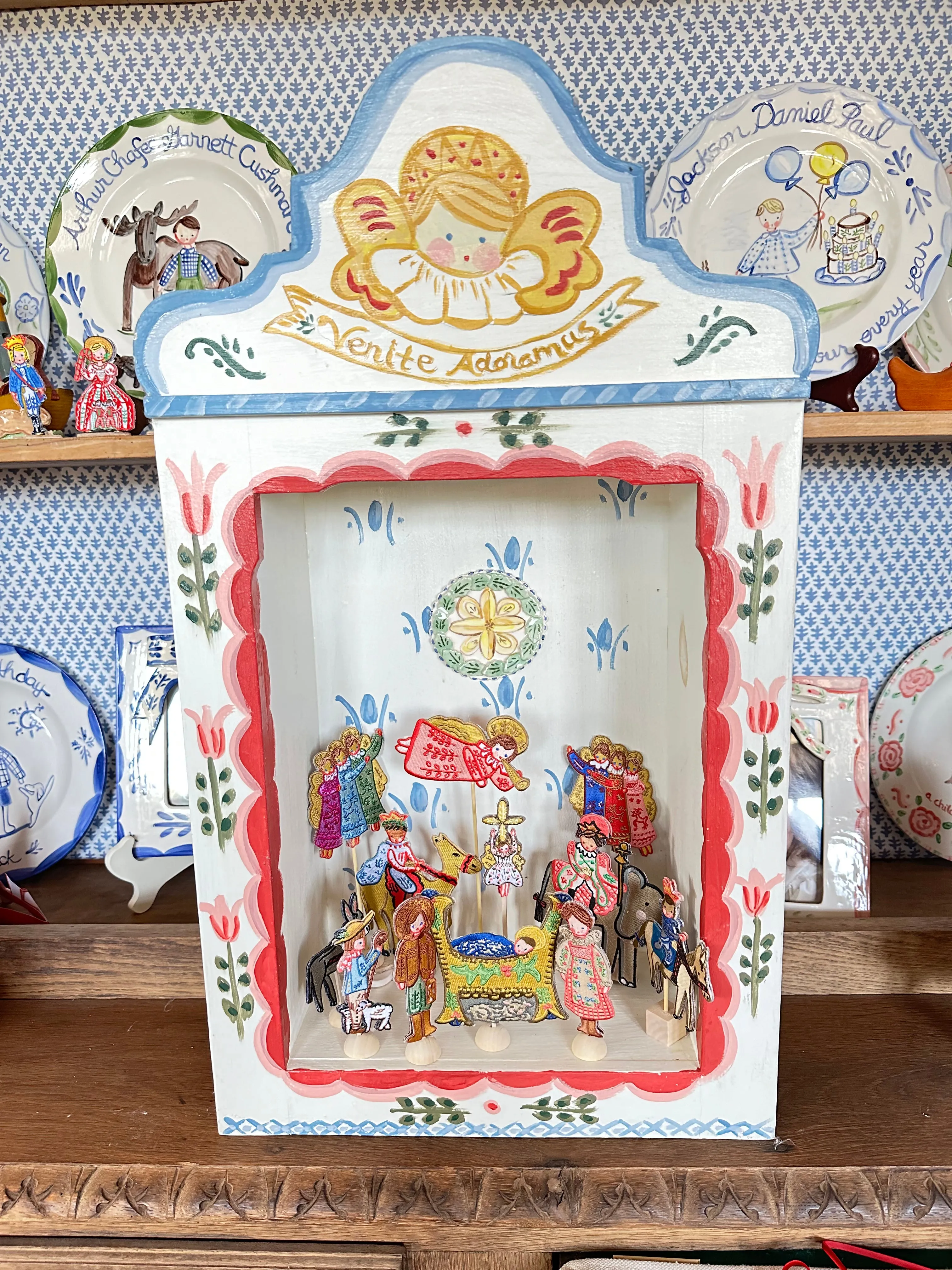 Grotto Nativity with 12 Nativity figures