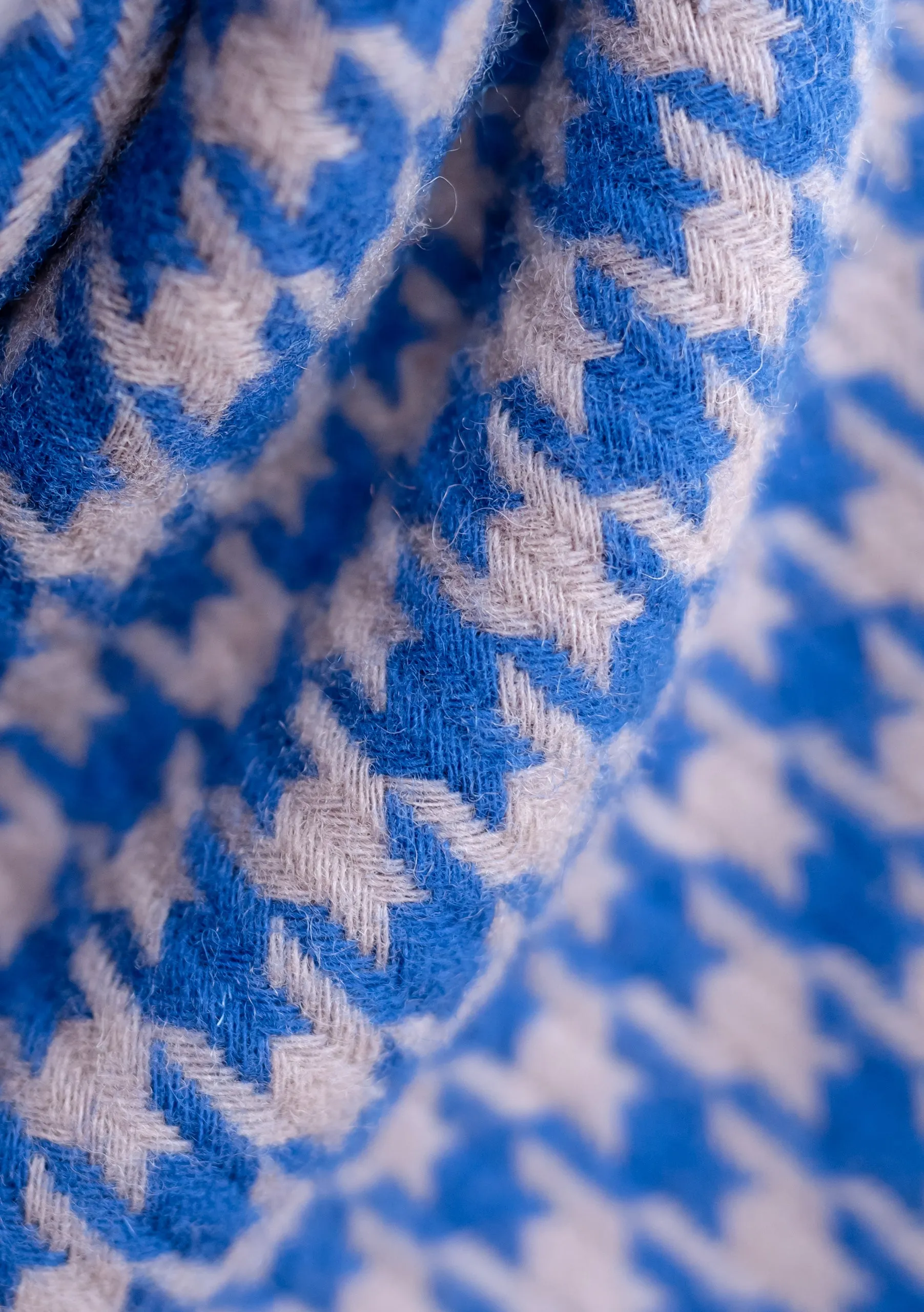 Lambswool Blanket Scarf in Slate Houndstooth