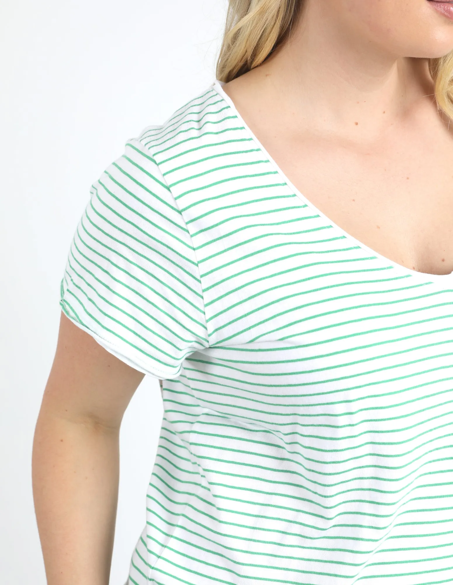 Remi Stripe Vee Tee White/Green Stripe
