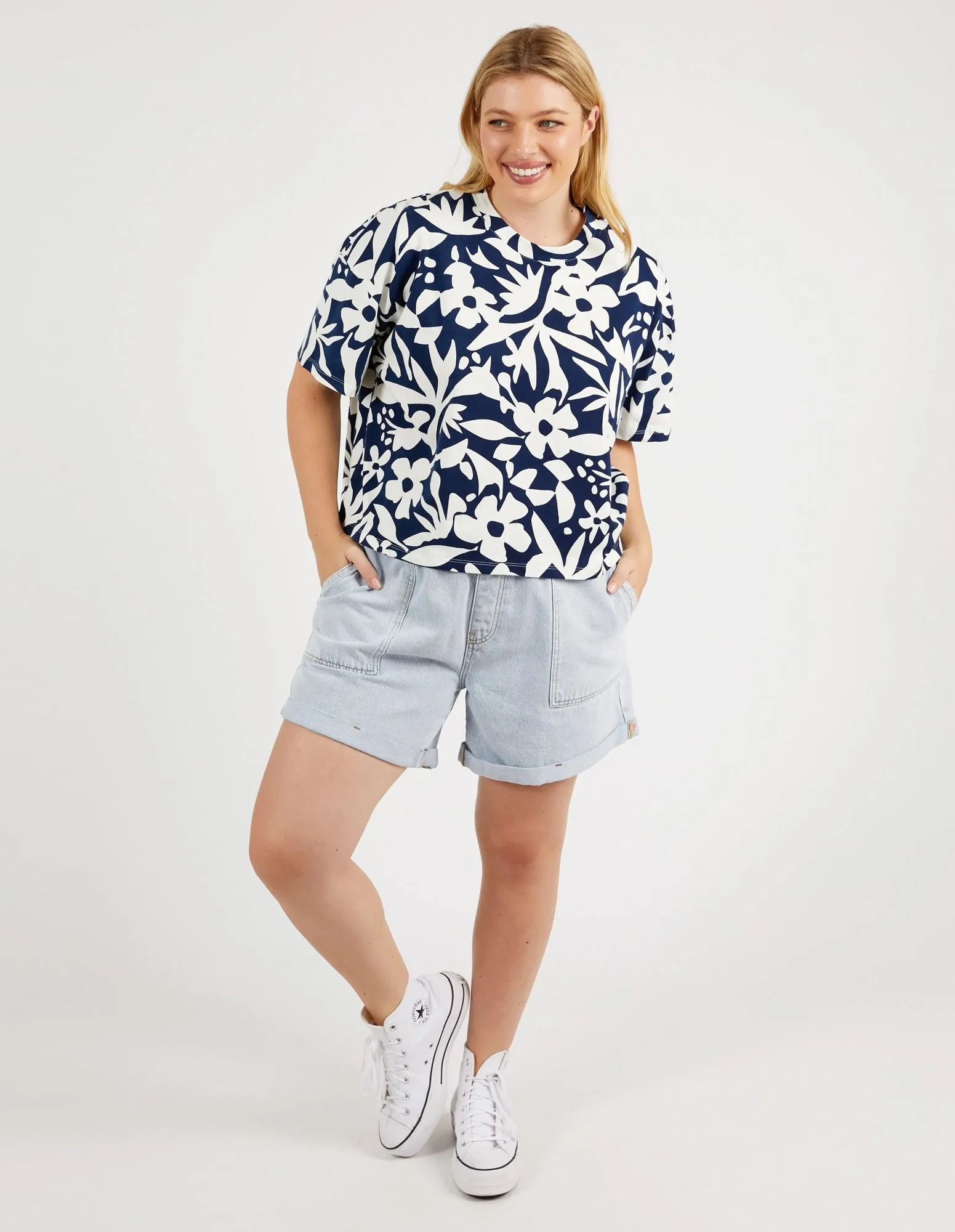 Stencil Floral Tee Naval Blue Floral