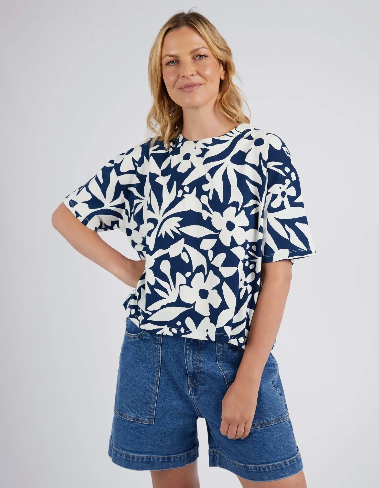 Stencil Floral Tee Naval Blue Floral