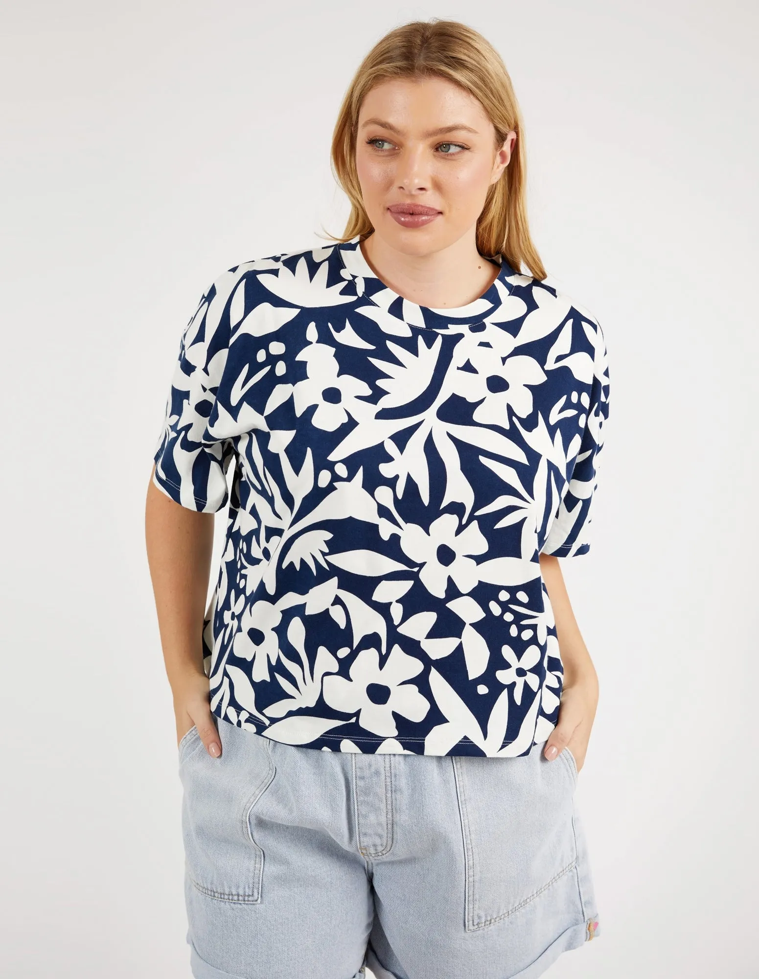 Stencil Floral Tee Naval Blue Floral