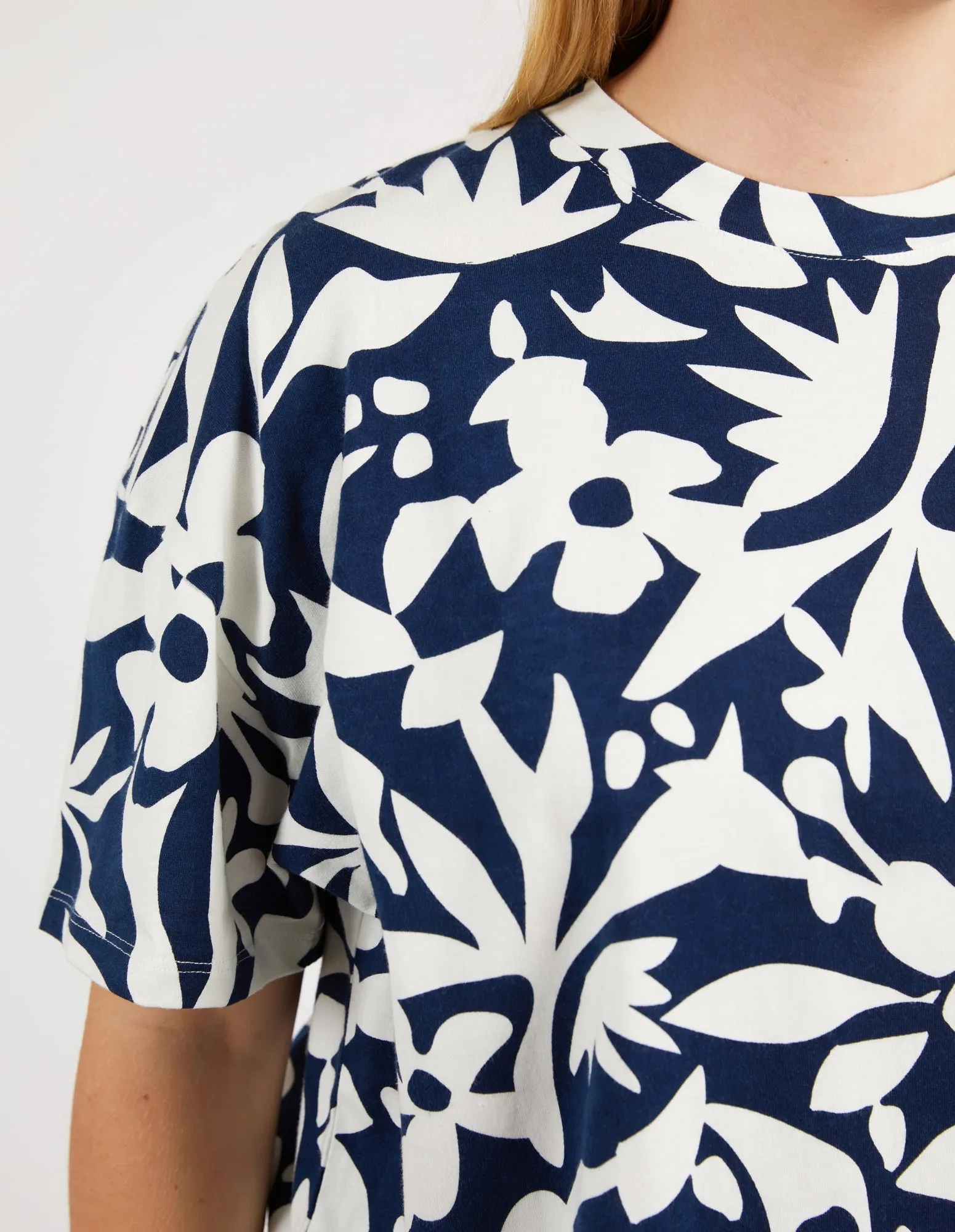 Stencil Floral Tee Naval Blue Floral
