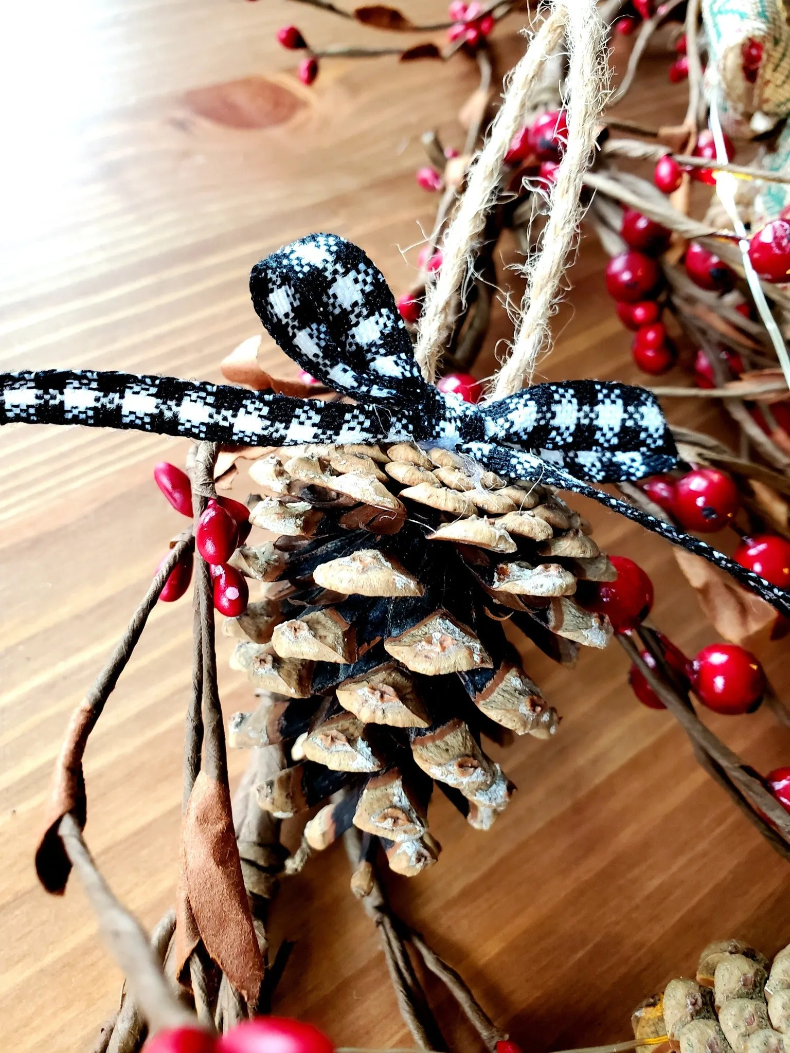 Unique Handcrafted Single Pine Cone Ornament - Perfect for Christmas Decorations and Home Decor